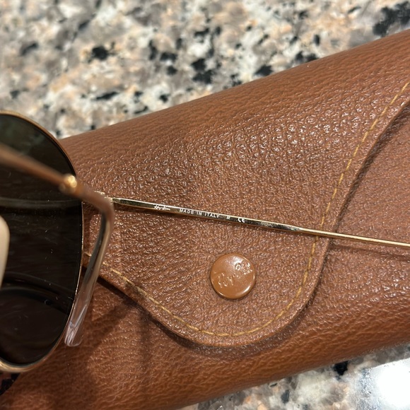 Ray Ban Round Sunglasses - Picture 2 of 4